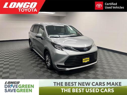 2023 Toyota Sienna LE