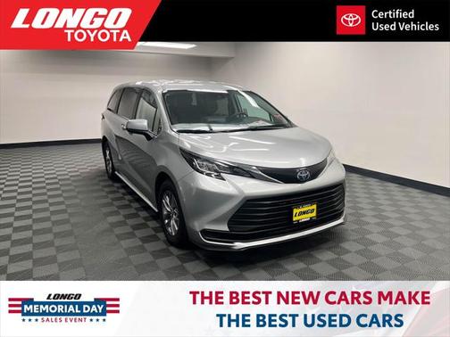 2023 Toyota Sienna LE