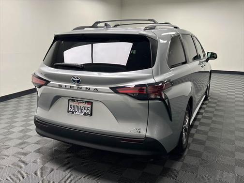 2022 Toyota Sienna XLE 8 Passenger