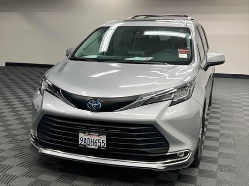 2022 Toyota Sienna XLE 8 Passenger