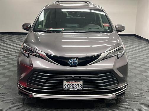 2024 Toyota Sienna Platinum 7 Passenger