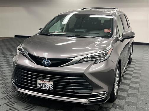 2024 Toyota Sienna Platinum 7 Passenger