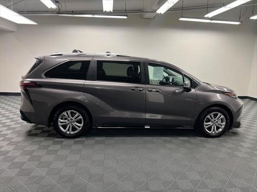 2024 Toyota Sienna Platinum 7 Passenger