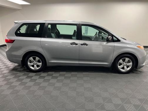 2017 Toyota Sienna SE