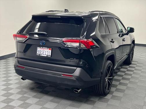 2022 Toyota RAV4 Hybrid XLE Premium