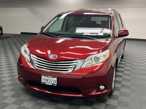 2017 Toyota Sienna XLE