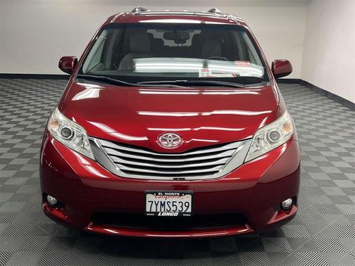 2017 Toyota Sienna XLE