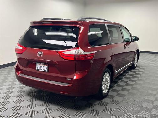 2017 Toyota Sienna XLE