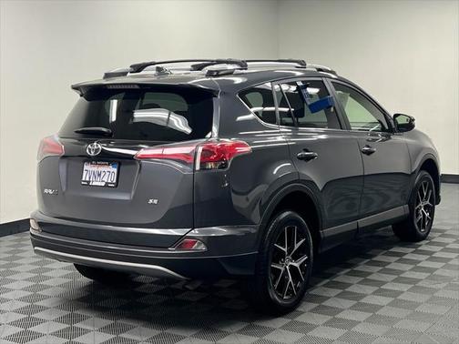 2017 Toyota RAV4 SE