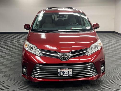 2018 Toyota Sienna XLE