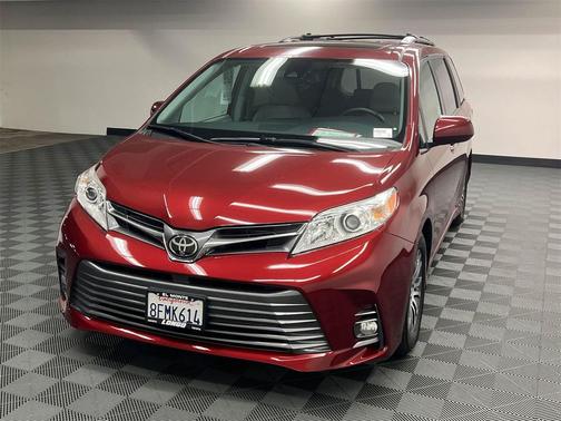 2018 Toyota Sienna XLE