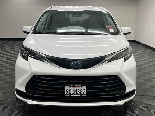 2023 Toyota Sienna LE