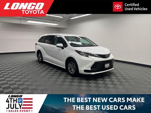 2023 Toyota Sienna LE