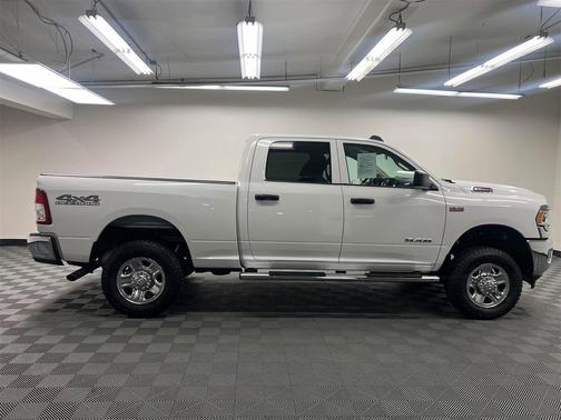 2020 RAM 2500 Tradesman Crew Cab 4X4 6'4' Box