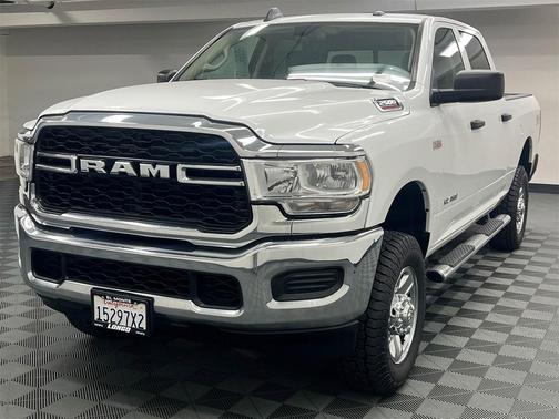 2020 RAM 2500 Tradesman Crew Cab 4X4 6'4' Box