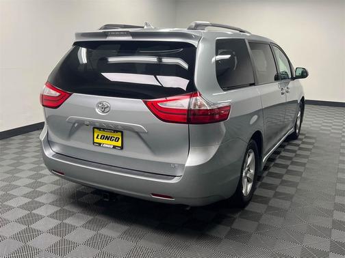 2019 Toyota Sienna LE