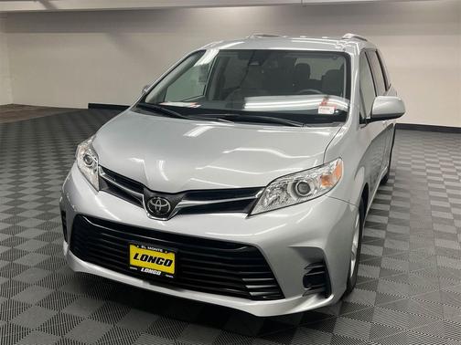 2019 Toyota Sienna LE