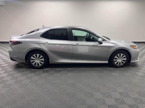 2024 Toyota Camry Hybrid LE