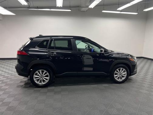 2025 Toyota Corolla Cross LE