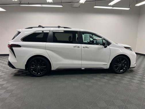 2021 Toyota Sienna XSE 7 Passenger