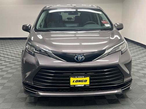 2022 Toyota Sienna LE