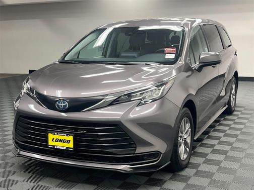 2022 Toyota Sienna LE