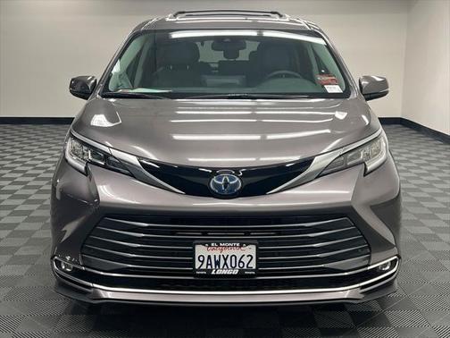 2022 Toyota Sienna Limited 7-Passenger