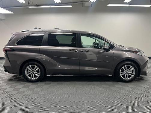 2022 Toyota Sienna Limited