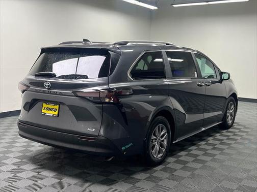 2025 Toyota Sienna XLE 8 Passenger