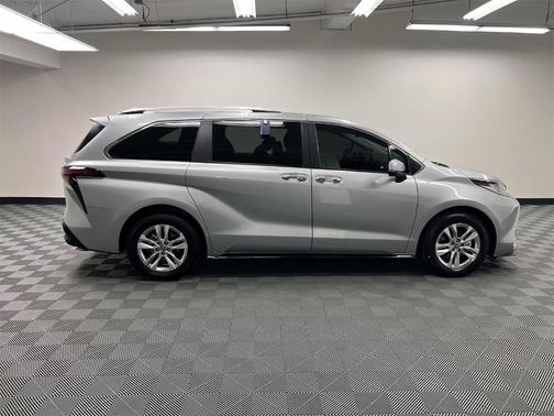 2024 Toyota Sienna Limited