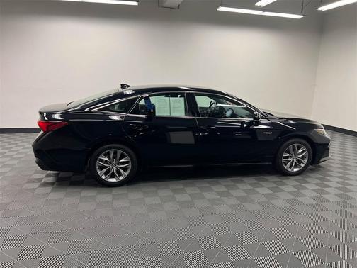 2020 Toyota Avalon Hybrid XLE Plus