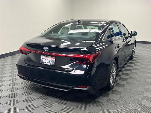 2020 Toyota Avalon Hybrid XLE Plus