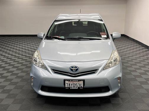 2014 Toyota Prius v Two