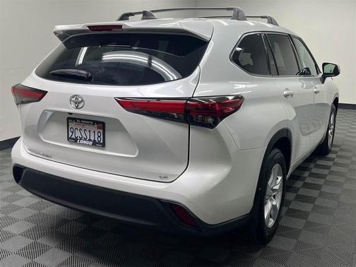 2022 Toyota Highlander LE