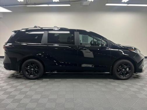 2025 Toyota Sienna Woodland Edition