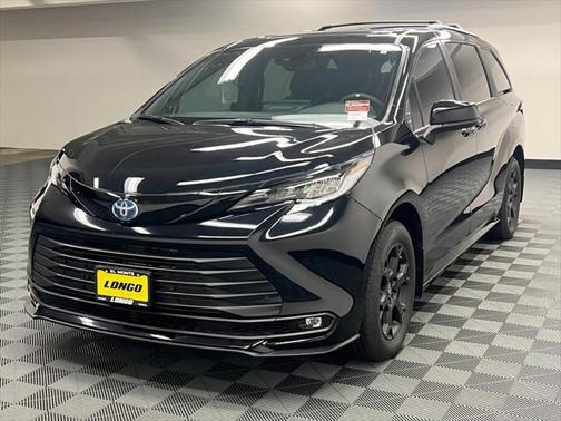 2025 Toyota Sienna Woodland Edition