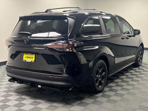 2025 Toyota Sienna Woodland Edition