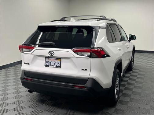 2022 Toyota RAV4 XLE