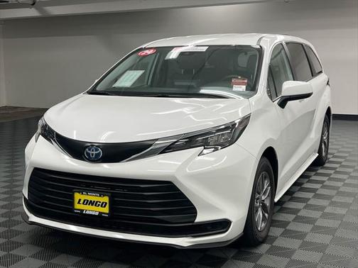 2024 Toyota Sienna LE