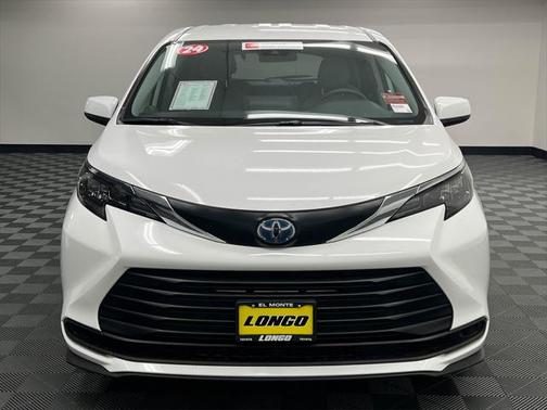 2024 Toyota Sienna LE