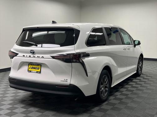 2024 Toyota Sienna LE