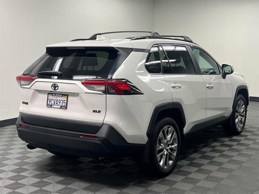2022 Toyota RAV4 XLE Premium