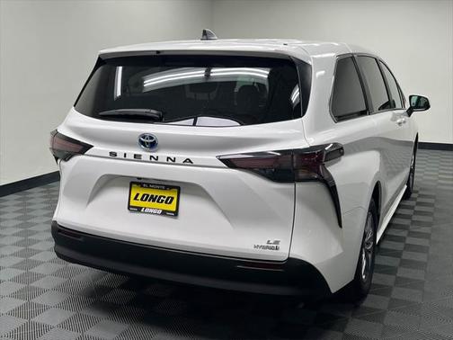 2024 Toyota Sienna LE