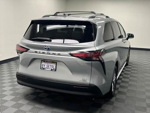 2021 Toyota Sienna XLE 8 Passenger
