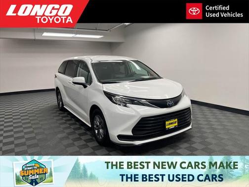 2023 Toyota Sienna LE