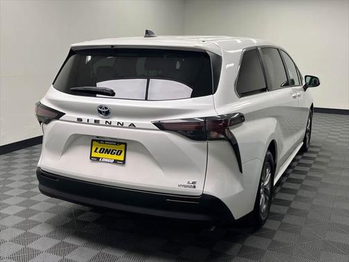 2023 Toyota Sienna LE