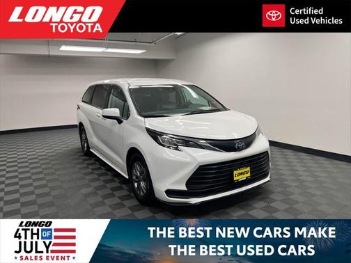 2023 Toyota Sienna LE
