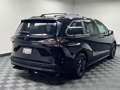 2024 Toyota Sienna Woodland Edition