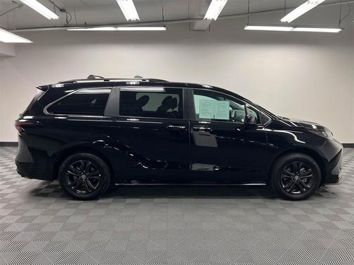 2024 Toyota Sienna Woodland Edition