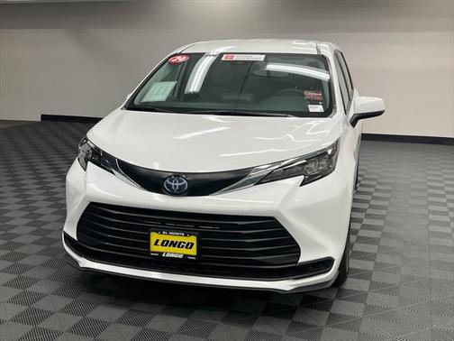 2024 Toyota Sienna LE